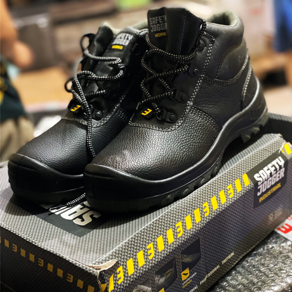 Safety Jogger "BestBoy" Safety Shoes (Damaged Box) | Discounts by KHM Megatools Corp. Main image