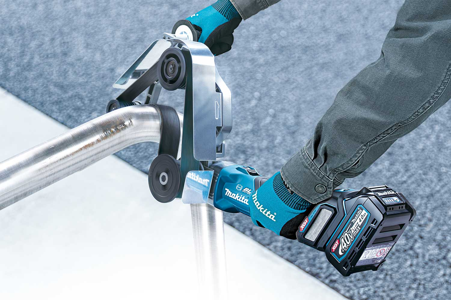 Makita BS002GZ 40V Cordless Pipe Belt Sander 5" (XGT-Series) [Bare] Secondary image