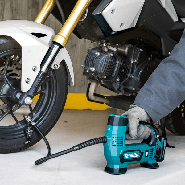 Makita MP100DZ 12V Cordless Air Inflator (CXT-Series) [Bare] Secondary image