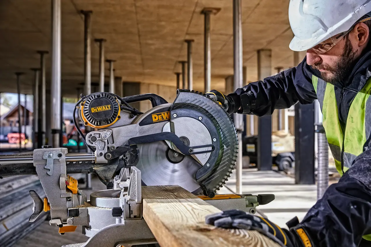 Dewalt DWS780 Sliding Compound Mitre Saw 12" (305mm) 1675W