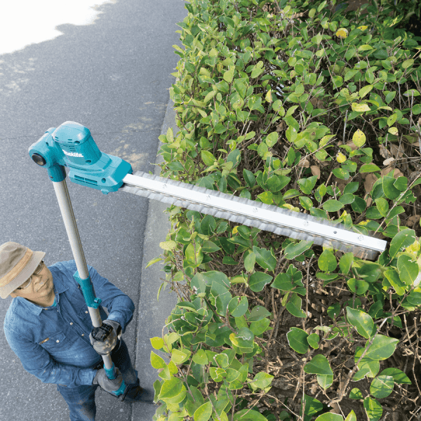 Makita DUN461WZ 18V Cordless Pole Hedge Trimmer (LXT-Series) [Bare] Secondary image