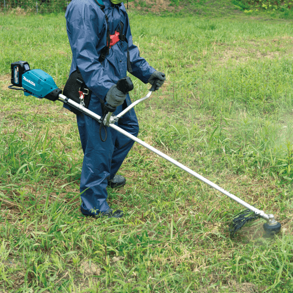 Makita UR006GZ02 40V Cordless Grass Trimmer (XGT) [Bare] Secondary image