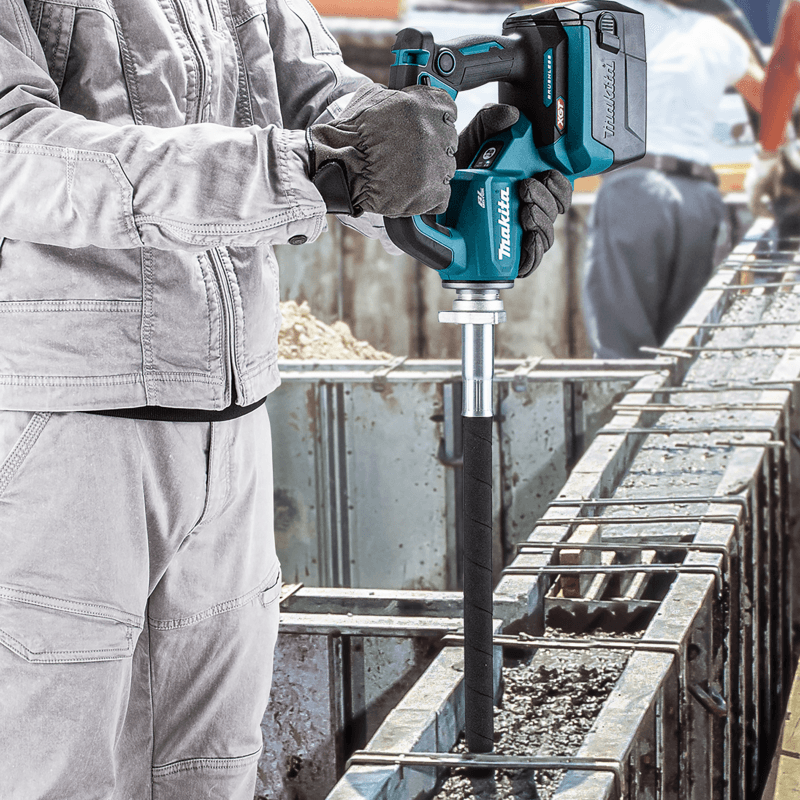Makita VR004GZ 40V Cordless Concrete Vibrator Shaft / Hose (XGT) [Bare] Secondary image