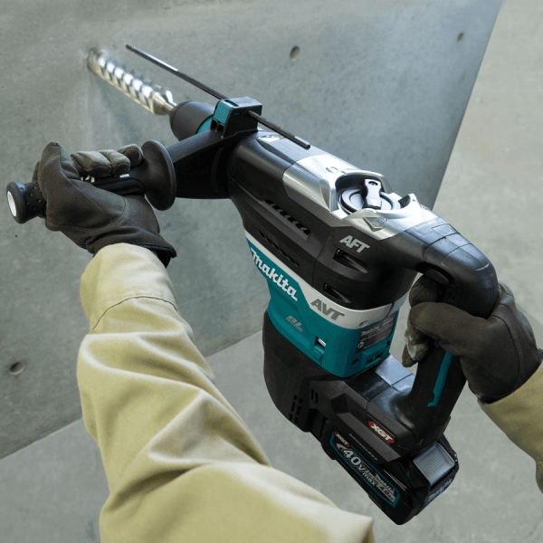 Makita HR005GM201 40V Cordless SDS-Max Rotary Hammer 40mm (XGT) [Bare] Secondary image