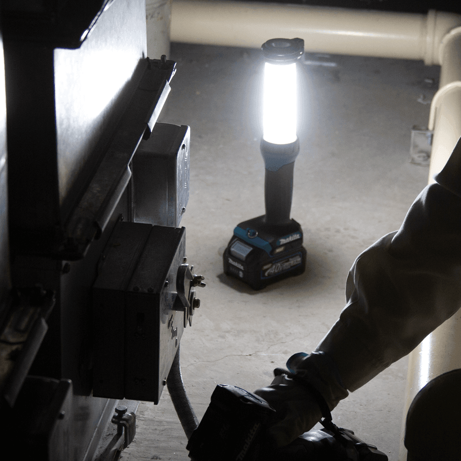 Makita ML002G 40V Cordless Worklight 710lm (XGT) Bare] Secondary image