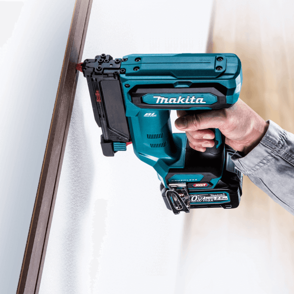 Makita PT001GZ 40V Cordless Pin Nailer / Nail Gun (XGT) [Bare] Secondary image