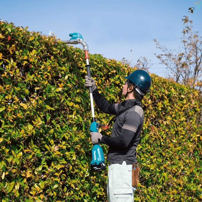Makita DUN500WZ 18V Cordless Pole Hedge Trimmer (LXT-Series) [Bare] Secondary image