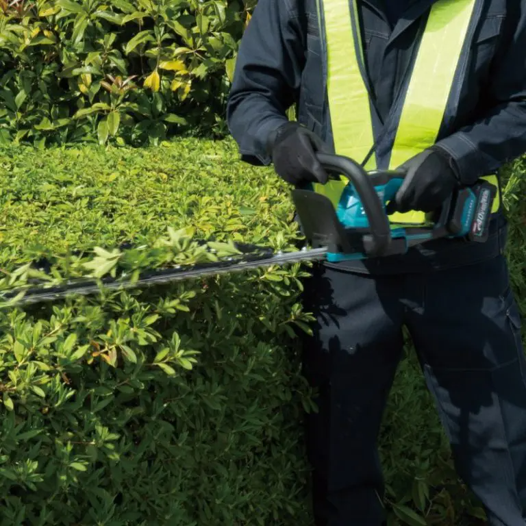 Makita UH021GZ 40V Cordless Brushless Hedge Trimmer 60cm(23-5/8") (XGT) [Bare] Secondary image